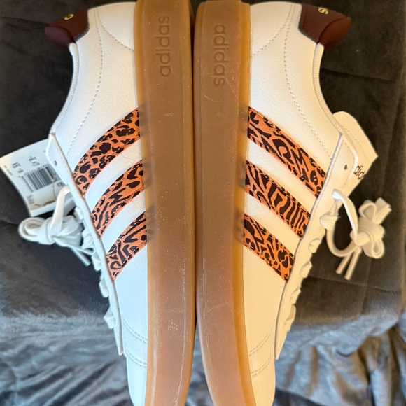 Adidas Women's Grand Court 2.0 Tennis Shoe Size 8 - Picture 7 of 10